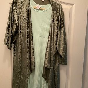 LuLaRoe xs light green Carly